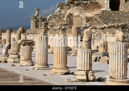 Histoire ancienne romaine grecque Ephèse Turquie empire romain bâtiment architecture archéologie restauration des façades de la ville de la colonne Banque D'Images
