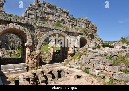 L'architecture grecque Grèce Europe Grèce antique en pierre de l'Europe la Turquie méditerranéenne classique perge ruines demeure, temple Banque D'Images