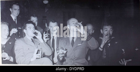 L'image Al-24 de l'album photo Archie Fraser capture l'histoire de l'aviation en temps de guerre, mettant en vedette des avions utilisés pendant la IIe Guerre mondiale la photo donne un aperçu de l'avion qui a joué un rôle central dans l'effort de guerre. Banque D'Images