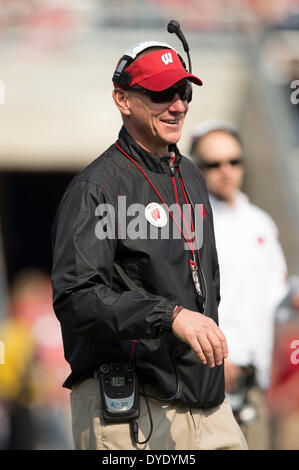 Madison, Wisconsin, USA. Apr 12, 2014. 12 avril 2014 : Wisconsin Badgers entraîneur en chef Gary Andersen au cours de l'assemblée annuelle du printemps du Wisconsin Badgers match de football au Camp Randall Stadium à Madison, WI. John Fisher/CSM/Alamy Live News Banque D'Images