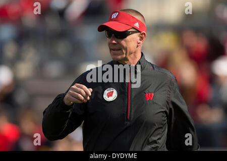 Madison, Wisconsin, USA. Apr 12, 2014. 12 avril 2014 : Wisconsin Badgers entraîneur en chef Gary Andersen au cours de l'assemblée annuelle du printemps du Wisconsin Badgers match de football au Camp Randall Stadium à Madison, WI. John Fisher/CSM/Alamy Live News Banque D'Images