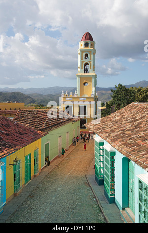 Calle Hernandez Echerri et Eglise de San Francisco Centre Historique Trinidad la province de Sancti Spiritus Cuba Banque D'Images