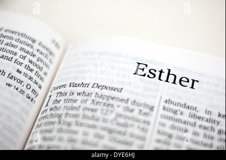 Livre d'Esther dans la Bible Banque D'Images