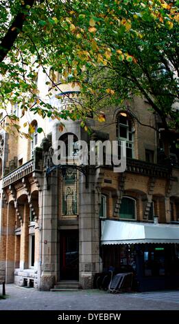 L'Amsterdam American Hotel a été construit en 1900 et est officiellement inscrit comme un monument. Le design art déco de l'Amsterdam American Hotel et ses vitraux donnent à l'hôtel son caractère unique. Banque D'Images