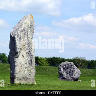 Avis de pierres d'Avebury 2013. Un monument néolithique henge contenant trois cercles de pierres, autour du village d'Avebury dans le Wiltshire, dans le sud-ouest de l'Angleterre. Construit autour de 2600 B.C. Banque D'Images