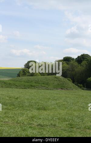 Avis de pierres d'Avebury 2013. Un monument néolithique henge contenant trois cercles de pierres, autour du village d'Avebury dans le Wiltshire, dans le sud-ouest de l'Angleterre. Construit autour de 2600 B.C. Banque D'Images