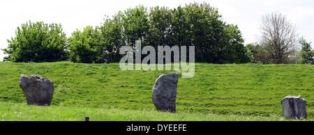 Avis de pierres d'Avebury 2013. Un monument néolithique henge contenant trois cercles de pierres, autour du village d'Avebury dans le Wiltshire, dans le sud-ouest de l'Angleterre. Construit autour de 2600 B.C. Banque D'Images