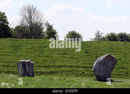 Avis de pierres d'Avebury 2013. Un monument néolithique henge contenant trois cercles de pierres, autour du village d'Avebury dans le Wiltshire, dans le sud-ouest de l'Angleterre. Construit autour de 2600 B.C. Banque D'Images