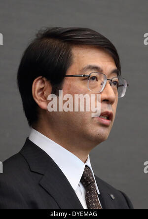 Tokyo, Japon. Apr 16, 2014. Yoshiki Sasai Pf assiste à une conférence de presse de cellules STAP le 16 Avr 2014 à Tokyo au Japon. Credit : AFLO Co.,Ltd/Alamy Live News Banque D'Images