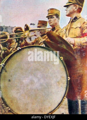 Musicien en uniforme nazi instrument palying à un rassemblement. Allemagne vers 1932 Banque D'Images