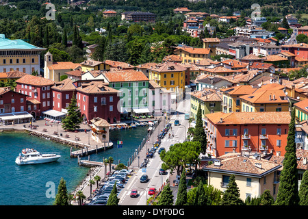 Une vue aérienne de la ville de Riva del Garda, Lac de Garde, Italie Banque D'Images