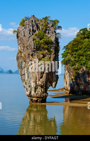 La Thaïlande, Phang Nga Bay, parc national Ao Phang Nga, Khao Ko Phing Kan île, Ko Tapu ou rock rock James Bond Banque D'Images