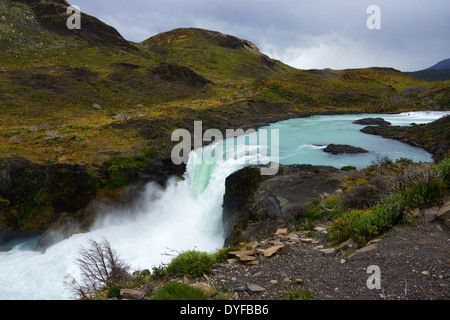 Salto Grande cascade , Torres del Paine NTL. Parc, Patagonie, Chili Banque D'Images