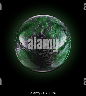 Photo macro d'un vert, blanc et marbre noir sur un fond noir Banque D'Images