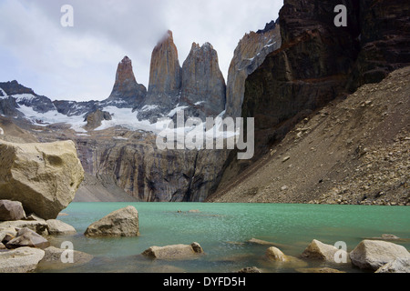 Dans Torres del Paine Torres del Paine NP. Patagonie, Chili Banque D'Images