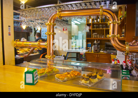 Bar à tapas et vendre la bière, le Mercado del Puerto, Las Palmas de Gran Canaria, Gran Canaria Island, les îles Canaries, Espagne Banque D'Images