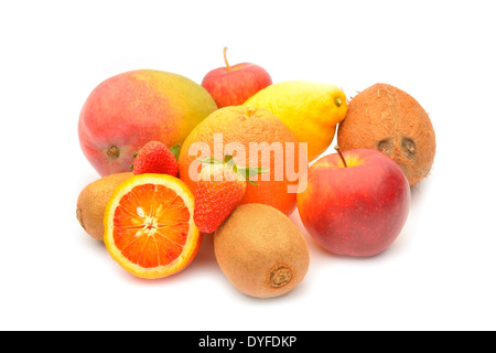 Assortiment de fruits exotiques isolé sur fond blanc Banque D'Images