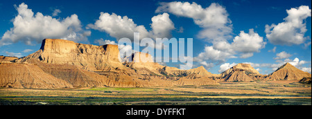 Bardena Blanca rock formations Bardenas Reales de Navarra Parc Naturel. Site du patrimoine mondial de l'UNESCO Banque D'Images