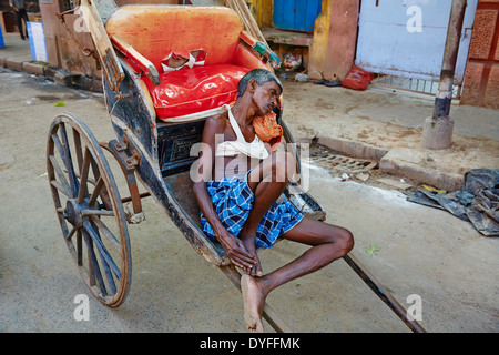 L'Inde, le Bengale occidental, Calcutta, Calcutta, le dernier jour de pousse-pousse de Kolkata, pousse-pousse sur la rue Banque D'Images