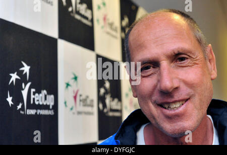 Ostrava, République tchèque. Apr 16, 2014. Le capitaine de jeu non de l'équipe italienne de Corrado Barazzutti est vu lors d'une conférence de presse avant la demi-finale de Fed Cup contre la République tchèque, l'Italie, à Ostrava, en République tchèque, le 16 avril 2014. © Jaroslav Ozana/CTK Photo/Alamy Live News Banque D'Images