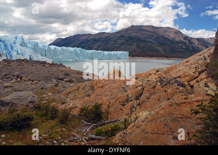 Grand bateau et Perito Moreno, Patagonie, Argentine Banque D'Images