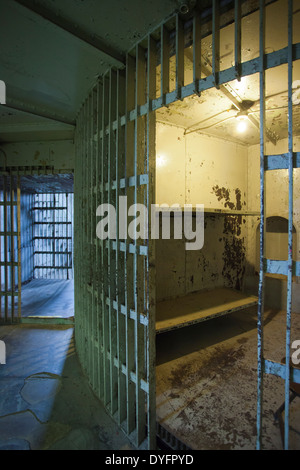 USA (Iowa), Council Bluffs, Pottawattamie comté historique, 1885 Prison Squirrel Cage Jail, 3 étages dans une prison de l'intérieur du tambour Banque D'Images