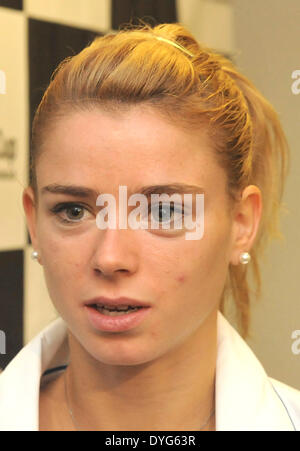 Ostrava, République tchèque. Apr 16, 2014. Joueur de tennis italienne Camila Giorgi lors d'une conférence de presse avant la demi-finale de Fed Cup contre la République tchèque, l'Italie, à Ostrava, en République tchèque, le 16 avril 2014. © Jaroslav Ozana/CTK Photo/Alamy Live News Banque D'Images
