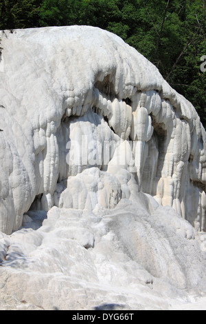 Cascade de la baleine blanche dans Bagni San Filippo. La toscane, italie Banque D'Images