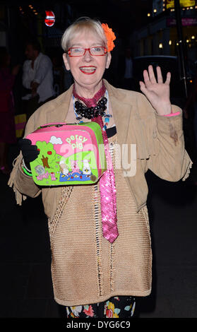 Londres, Royaume-Uni. Apr 16, 2014. Su Pollard à la 'cool' Appuyez sur la nuit au Duchess Theatre, Catherine Street, London le 16 avril 2014 Credit : KEITH MAYHEW/Alamy Live News Banque D'Images