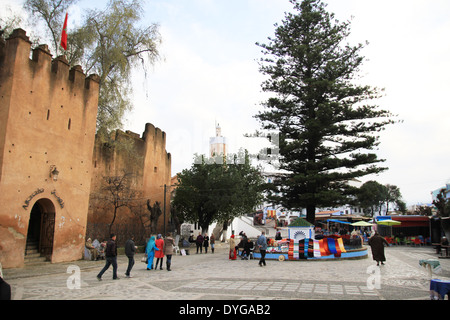 La place principale de la petite ville de Chefchaouen, Maroc. Banque D'Images