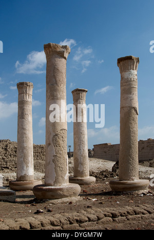 Temple de Ramsès III (1198-1167 av. - XX° Dyn.) à Médinet Habou:quatre colonnes romaines. Banque D'Images