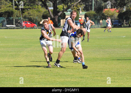 Le Football australien se joue au niveau des amateurs. Banque D'Images