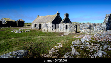 Crofts abandonnés à Griminish, North Uist, Hébrides extérieures, en Écosse Banque D'Images