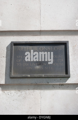 Plaque murale marquage d'un accueil d'arthur onslow, président de la Chambre des communes de 1728 à 1761, Soho Square, Londres, Angleterre Banque D'Images