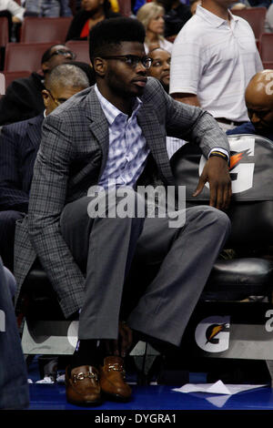 14 avril 2014 : Philadelphia 76ers center Nerlens Noel (4) à l'audience au cours de la NBA match entre les Boston Celtics et les Philadelphia 76ers au Wells Fargo Center de Philadelphie, Pennsylvanie. Les 76ers a gagné 113-108. Christopher Szagola/Cal Sport Media Banque D'Images