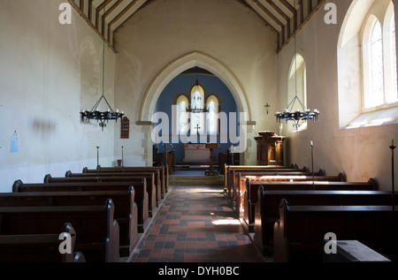 L'intérieur de l'église St Léonard dans le village de South Stoke, West Sussex, UK Banque D'Images