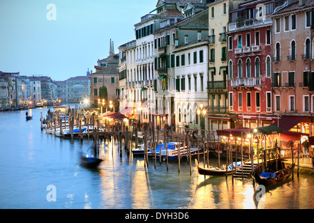 Vue sur grand canal (Canale Grande) à Venise Italie Banque D'Images