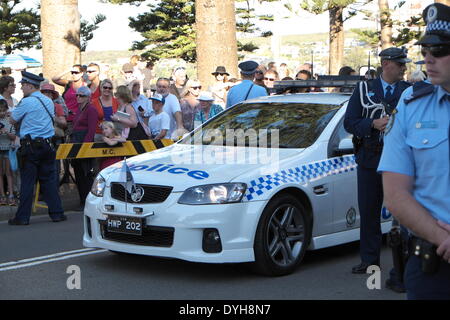 Manly Beach, Sydney, Australie. 18 avr, 2014. Prince William et Kate, le duc et la duchesse de Cambridge visiter Manly Beach à Sydney, où les grandes foules attendent leur arrivée. L'Australie. Crédit : martin berry/Alamy Live News Banque D'Images