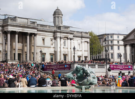 Londres, Royaume-Uni. 18 avr, 2014. La passion de Jésus à Trafalgar Square est effectuée - en costumes authentiques de la journée - par des bénévoles de dans et autour de Londres, les chevaux, les ânes et les colombes. L'événement est gratuit et attire jusqu'à 20 000 personnes pour chacune de ses deux représentations à 12 h et 15 h le vendredi saint à Londres, Trafalgar Square, UK. Credit : Cecilia Colussi/Alamy Live News Banque D'Images