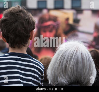 Londres, Royaume-Uni. 18 avr, 2014. La passion de Jésus à Trafalgar Square est effectuée - en costumes authentiques de la journée - par des bénévoles de dans et autour de Londres, les chevaux, les ânes et les colombes. L'événement est gratuit et attire jusqu'à 20 000 personnes pour chacune de ses deux représentations à 12 h et 15 h le vendredi saint à Londres, Trafalgar Square, UK. Credit : Cecilia Colussi/Alamy Live News Banque D'Images