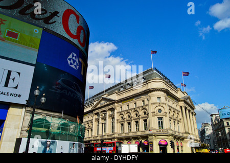 Les panneaux numériques à Piccadilly Circus, West End, Londres, Angleterre, Royaume-Uni Banque D'Images