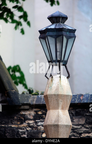 Lampadaire Lampe Rue cubiste de Prague, une œuvre unique par Emil Kralicek (1913), République Tchèque, Europe Banque D'Images