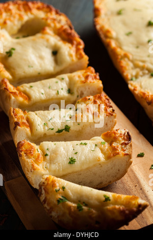 Fromage grillé du pain à l'ail et au persil Banque D'Images