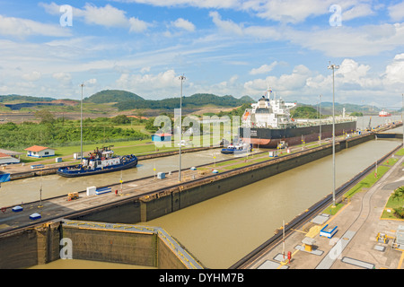 La ville de Panama, Panama - 2 janvier 2014 : Canal de Panama, Miraflores serrures d'une journée ensoleillée en janvier 2014. Banque D'Images