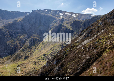 Le CWM Idwal et Diables de chemin Cuisine Glyder Fawr avec dalles Idwal vu de Y Garn en montagnes de Snowdonia Ogwen Wales UK Banque D'Images