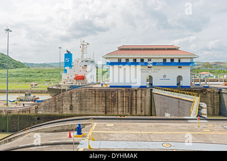 La ville de Panama, Panama - 2 janvier 2014 : 100 ans de célébration du Canal de Panama. Miraflores serrures d'une journée ensoleillée en janvier 2014. Banque D'Images