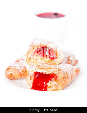 Tasse de thé et des croissants d'hibiscus Banque D'Images