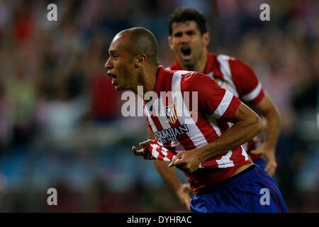 Madrid, l'Espagne, la Liga Football. 18 avr, 2014. Atletico de Madrid contre Elche (2-0) au stade Vicente Calderon. João Miranda de Souza (défenseur brésilien de l'Atletico Madrid) célébrant son équipe a pour objectif d'Action Crédit : Plus Sport/Alamy Live News Banque D'Images