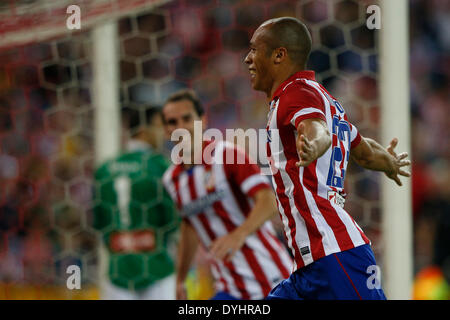 Madrid, l'Espagne, la Liga Football. 18 avr, 2014. Atletico de Madrid contre Elche (2-0) au stade Vicente Calderon. João Miranda de Souza (défenseur brésilien de l'Atletico Madrid) célébrant son équipe a pour objectif d'Action Crédit : Plus Sport/Alamy Live News Banque D'Images