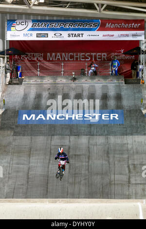 Manchester, UK. 18 avril 2014. Vincent PELLUARD P 120 Elite Men's time-trial BMX UCI Finale Coupe du Monde Supercross Centre National de cyclisme de Manchester, Angleterre Royaume-uni Crédit : Simon Balson/Alamy Live News Banque D'Images